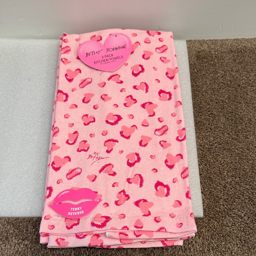 Betsey Johnson Pink Leopard heart Kitchen Towels set of 2 NWT